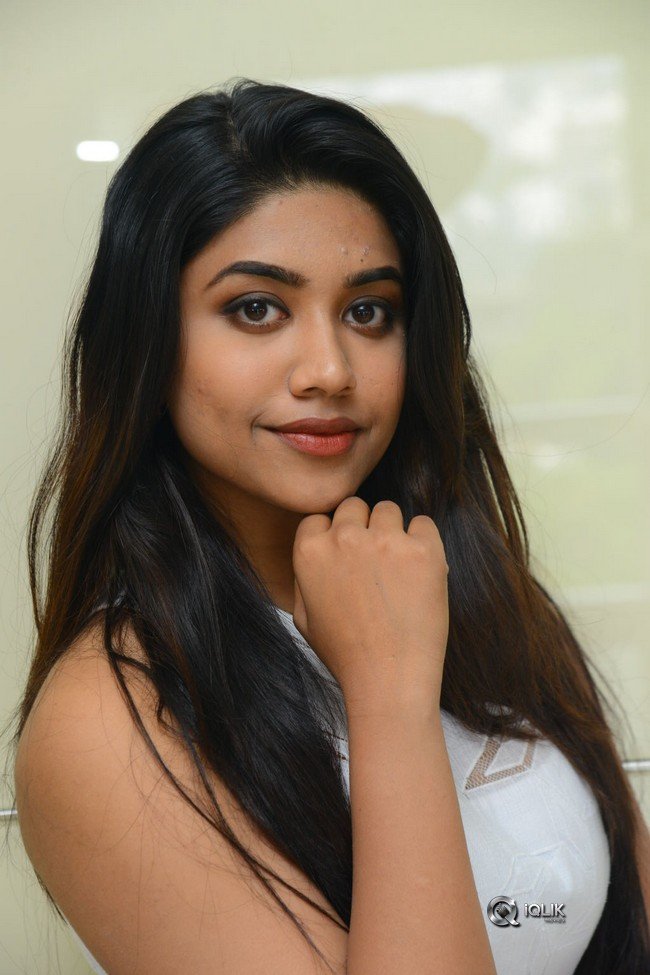 Malavika-Satheesan-at-Choosi-Chudangane-Press-Meet